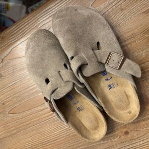 NWOT Birkenstock Suede Mules in Taupe